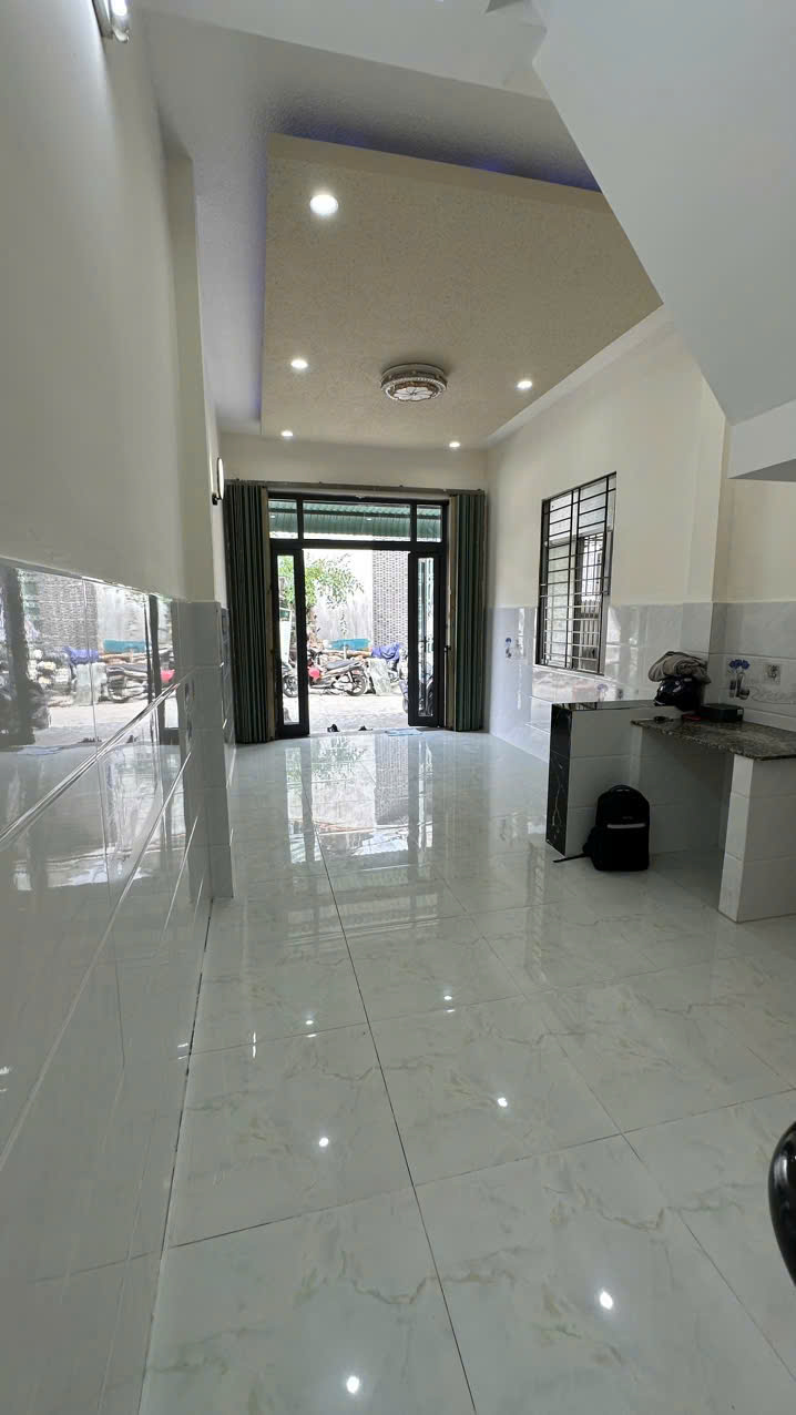 Bán nhà đẹp 2 tầng 3PN đường oto khu Hòn Xện Vĩnh Hòa giá rẻ 3ty5 - Diện tích 4m x 15,57m. - Thiết kế 2 tầng 3 PN -