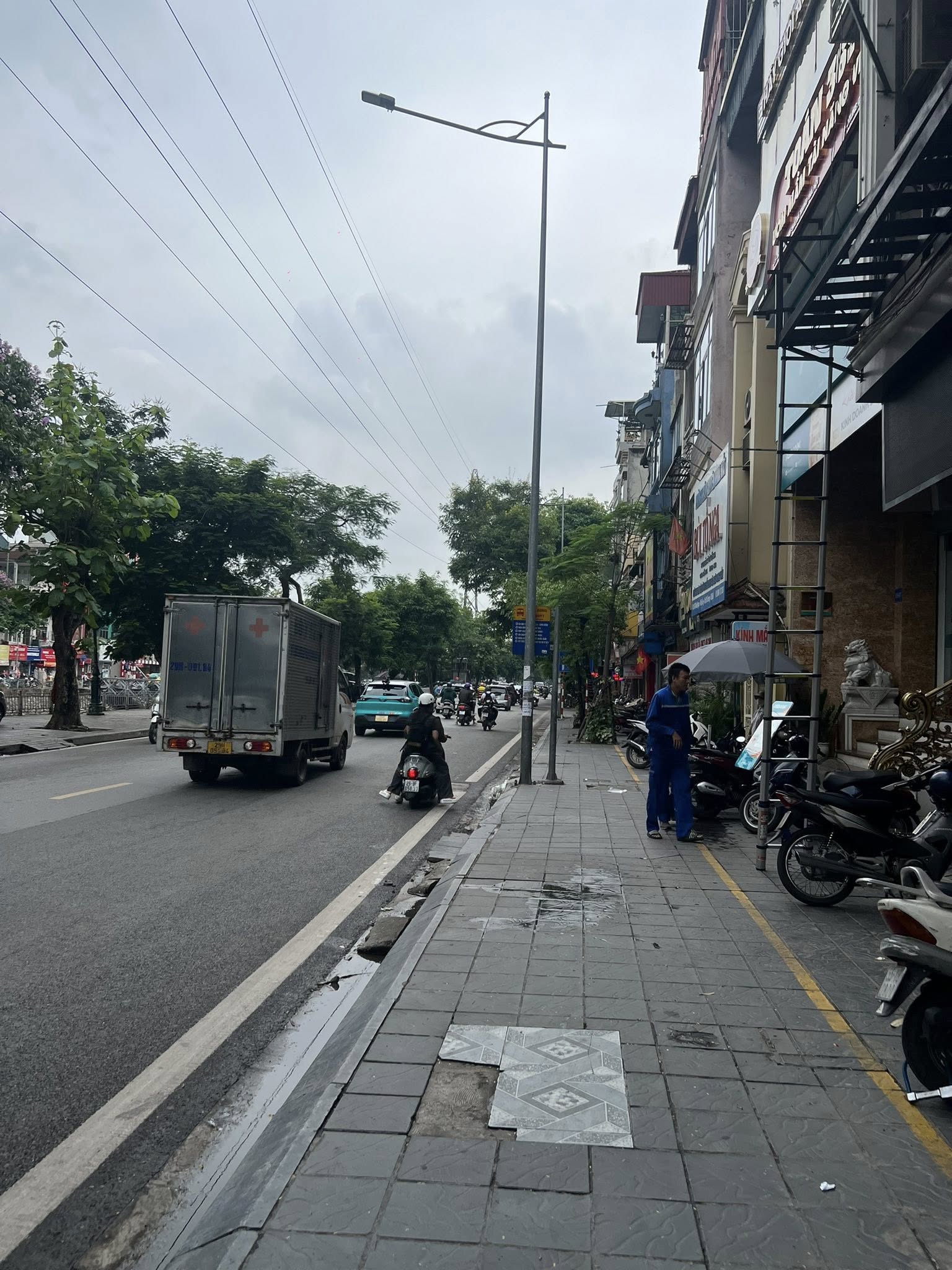 Bán nhà mặt phố Kim Ngưu, Hai Bà Trưng, thang máy, tiện kinh doanh, 5 tầng 70m2 giá 31 tỷ