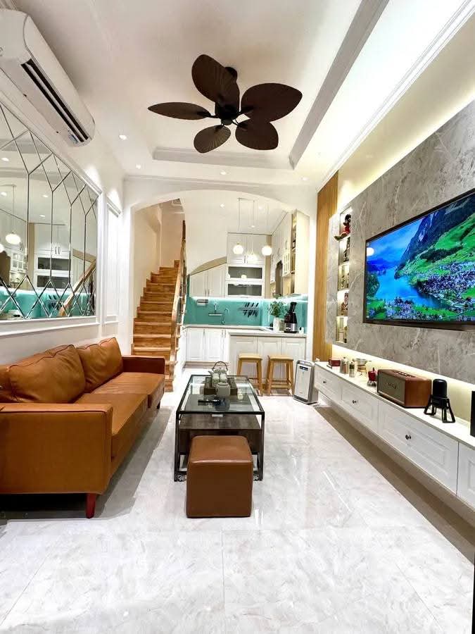 NHÀ ĐẸP LONG LANH – TRUNG TÂM THANH XUÂN – SÁT ROYAL CITY – NGÕ ĐẸP – 10M RA Ô TÔ