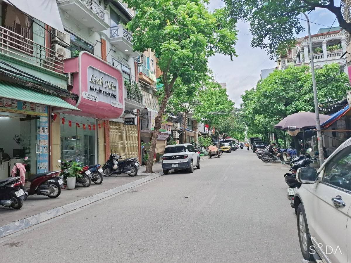 Mặt ngõ phân lô quận Cầu Giấy - Ngõ to như phố,vỉa hè rộng,mặt tiền lý tưởng. Khu vực giáp danh cơ quan,ban ngành và rất nhiều trường đại học lớn.
