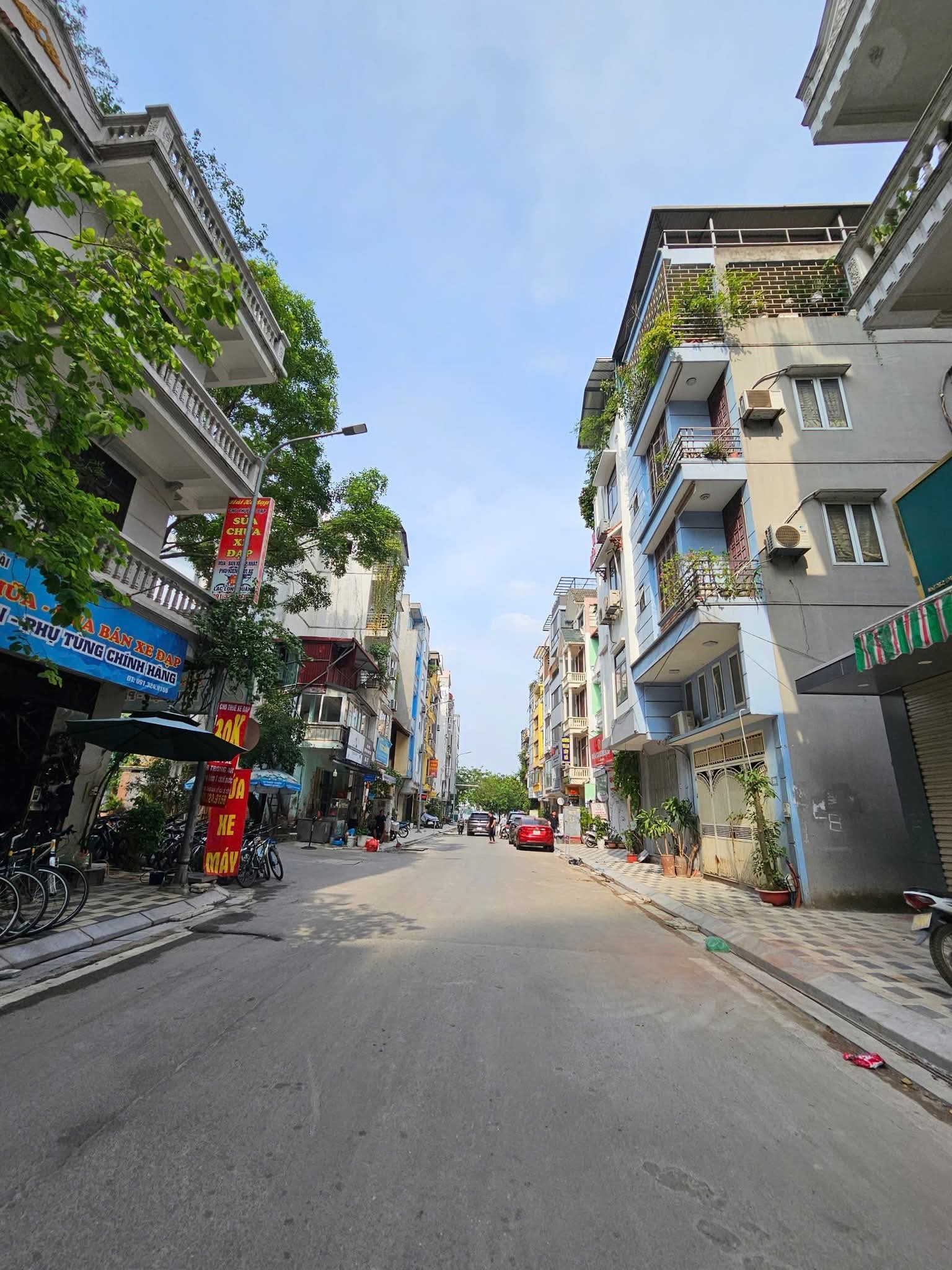 BÁN MẢNH ĐẤT ĐẸP NHẤT TÂY HỒ - TẶNG NGAY BIỆT THỰ VẪN CÒN Ở TỐT - VỊ TRÍ VÀNG - VỈA HÈ KINH DOANH - HÀNG XÓM LOTTE MALL VÀ NHIỀU TIỆN ÍCH VÍP.
