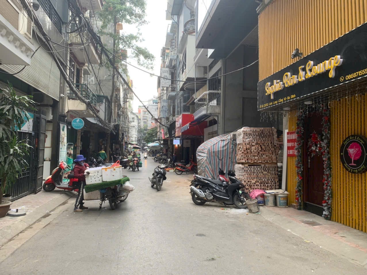 HOÀNG HOA THÁM - NHÀ ĐẸP - GẦN PHỐ - NGÕ NÔNG THÔNG RỘNG - KINH DOANH - 75M² NHỈNH 11 TỈ - GẦN HỒ TÂY - DÂN TRÍ CAO