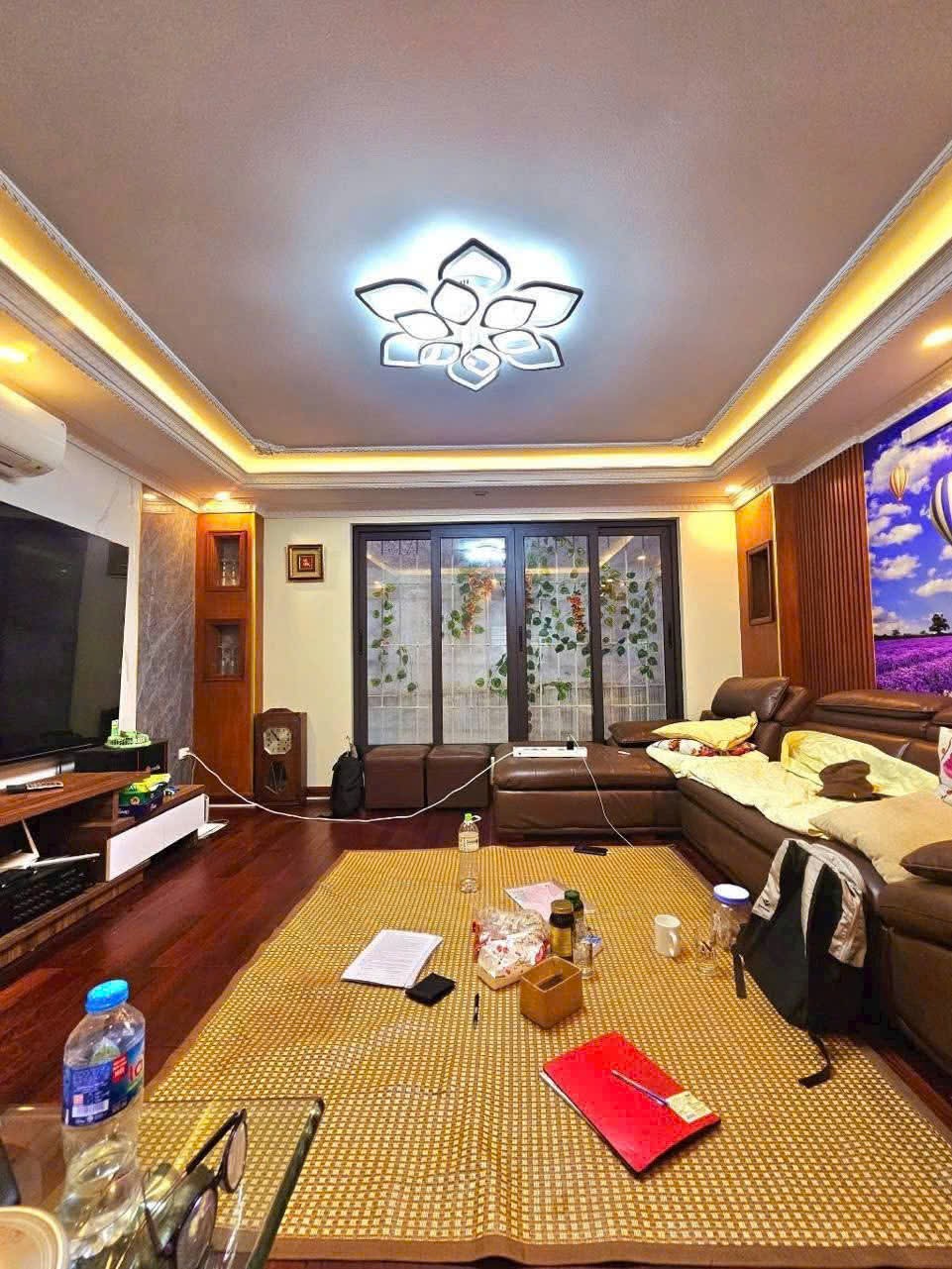 VÕ THỊ SÁU - ĐẸP HIẾM - 6 TẦNG THANG MÁY - GẦN PHỐ - 60M² NHỈNH 15 TỈ - Ở SƯỚNG