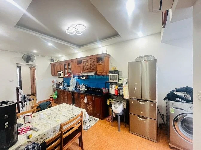 Nhà có việc cần bán gấp Căn hộ tập thể tại Đường 800A, Phường Nghĩa Đô với diện tích 150m2, 4PN, 3WC, có sân vườn,