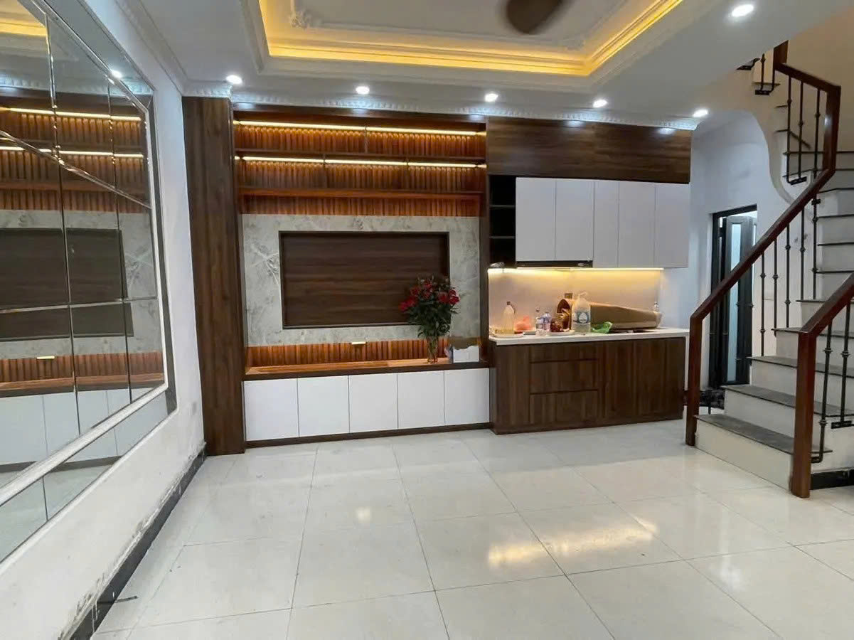 Tài chính hơn 9.8 tỷ mà tậu được căn nhà mặt ngõ to, vài bước chân ra mặt Hồ Tây, Em Hà có căn này dành riêng cho anh/