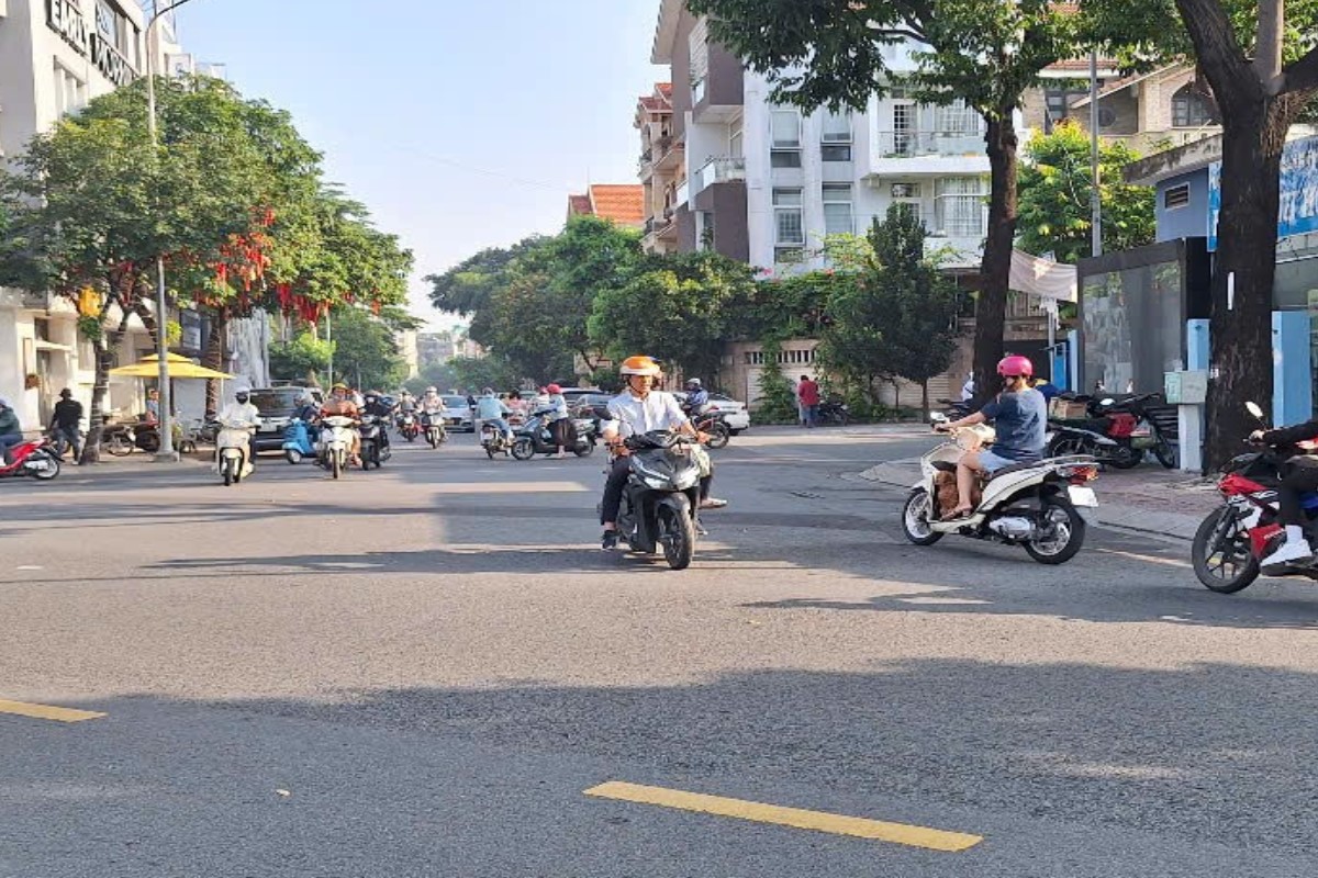 Bán gấp nhà phố 4 tầng có hầm, P.2, Phú Nhuận, Sát Q.1, Khai thác ngay CHDV, Văn phòng.