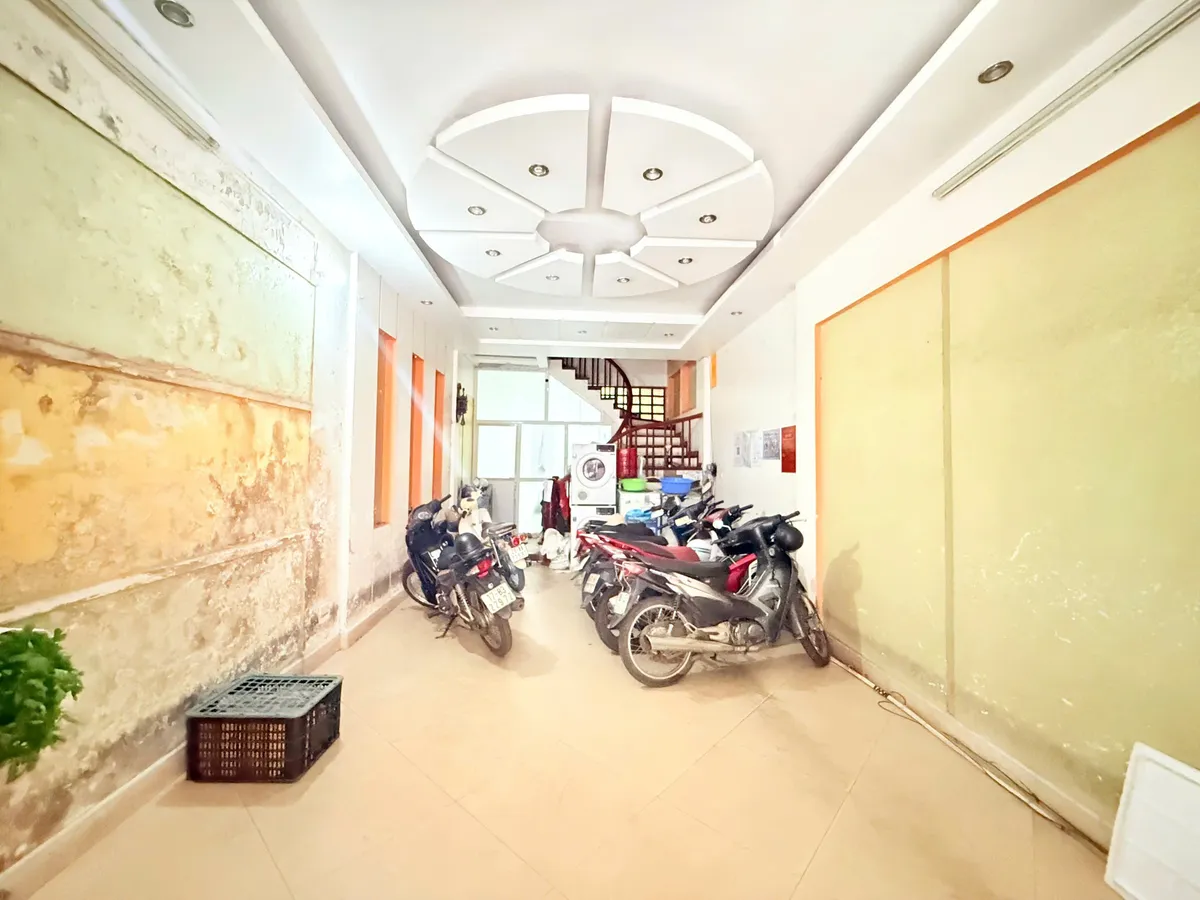 Bán Nhà Pháo Đài Láng. Đống Đa. Ô Tô. DT 69m2. MT 4m. 5 Tầng. Giá 23,4 Tỷ.