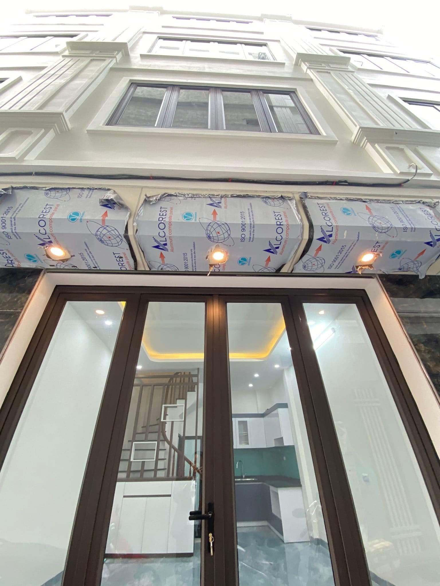 Bán nhà Quận Hoàng Mai, Gần Hồ Đền Lừ, Ngõ Rộng, Vài Bước Ra Phố, DT 30m2 Giá 5 tỷ 8