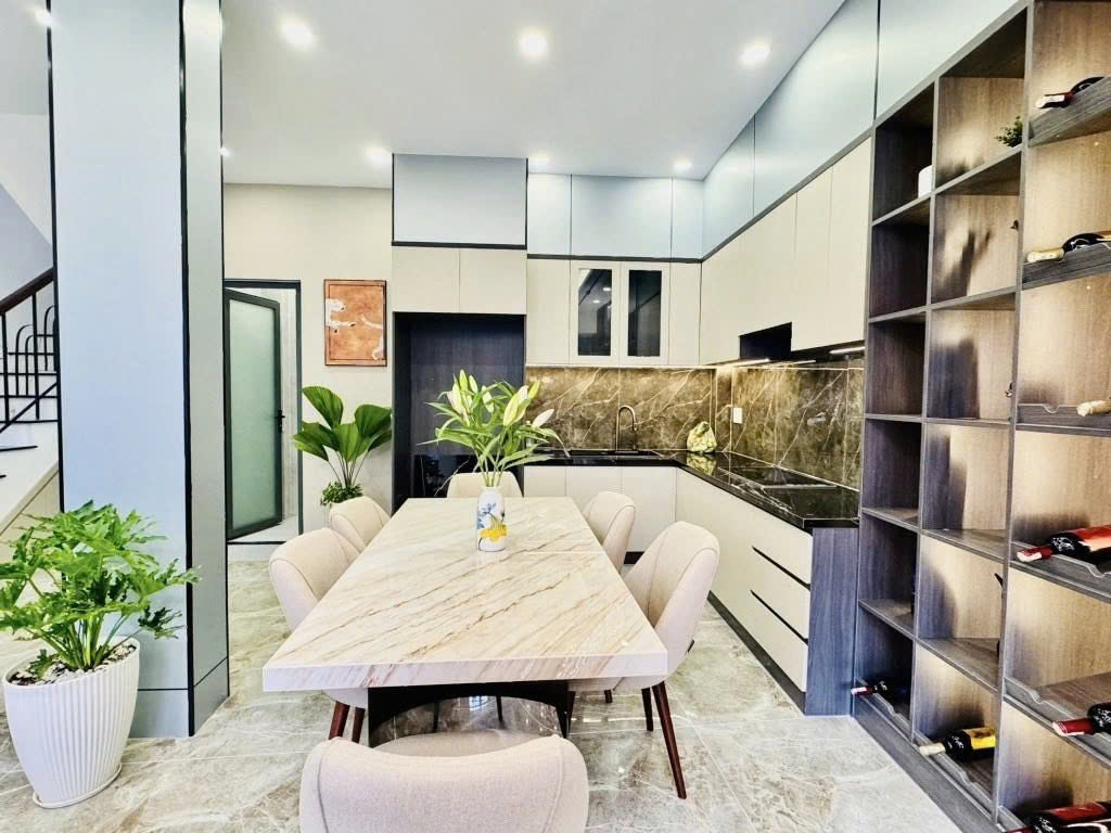 TIẾC ĐỨT RUỘT KHI PHẢI BÁN NGÔI NHÀ ĐỂ ĐỜI TRUNG TÂM QUẬN 3