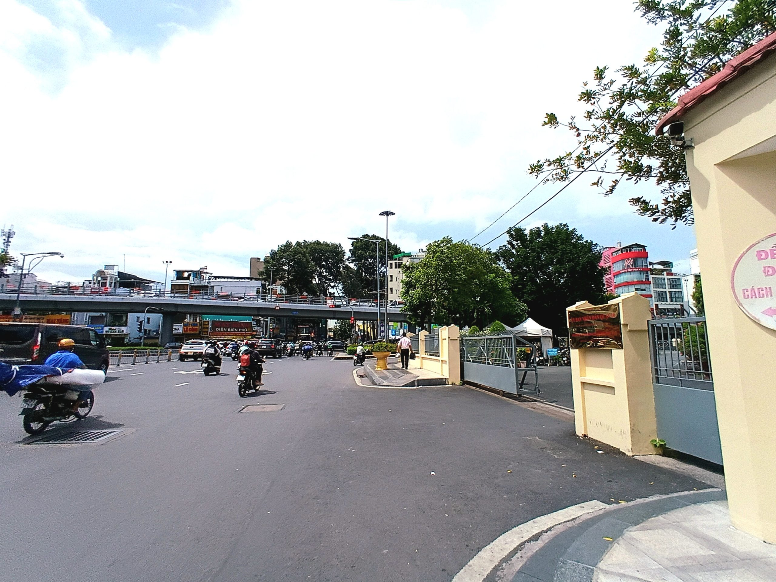 BÁN NHÀ QUẬN 10 - NGAY UBND - 88,1M²- 5Tầng - DOANH THU HƠN 500TR/NĂM - HXH - 17 TỶ NHỈNH Ngang 8m Dài 11m Công Nhận Đủ 100%