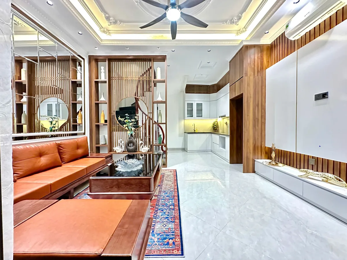 YÊN HÒA NGÕ NÔNG RỘNG THẲNG 5T NỘI THẤT NHẬP KHẨU