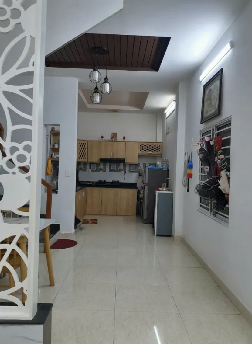 Dãy trọ 3 tầng mặt tiền đường Vũ Quỳnh . Dòng tiền 15tr/tháng