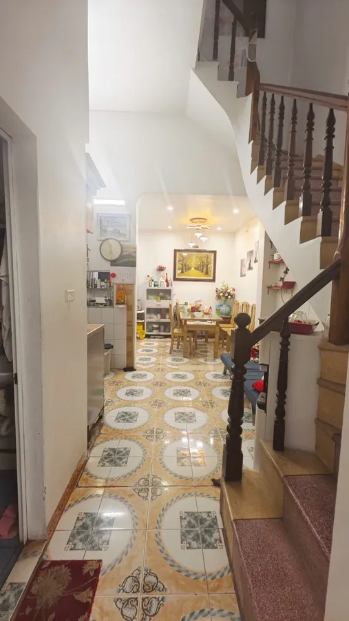 NHÀ GẦN MẶT PHỐ NGUYỄN VĂN CỪ 86.8M2, 32,8M2 ĐẤT VƯỜN, NHÀ 4TẦNG -DÂN XÂY, GẦN CÁC TTTM (9,9TỶ)