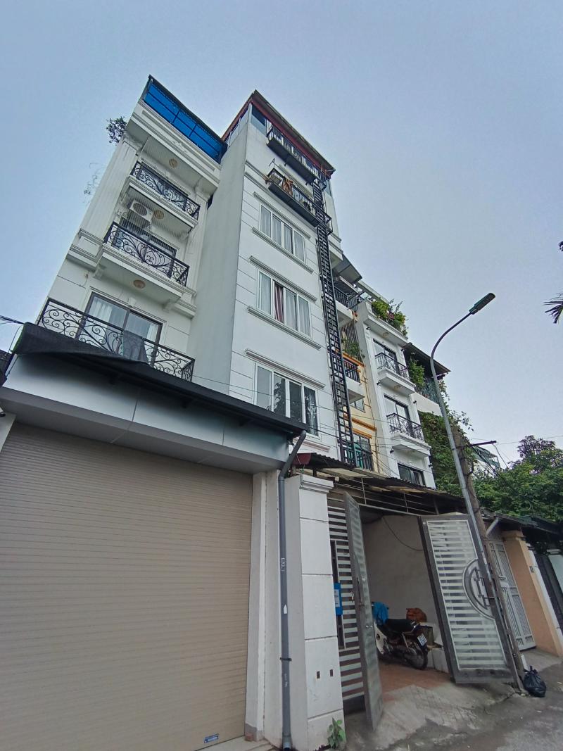 BÁT KHỐI 16 tỷ 95m MẶT TIỀN 5.5m NGÕ Ô TÔ,GARA THANG MÁY,LONG BIÊN