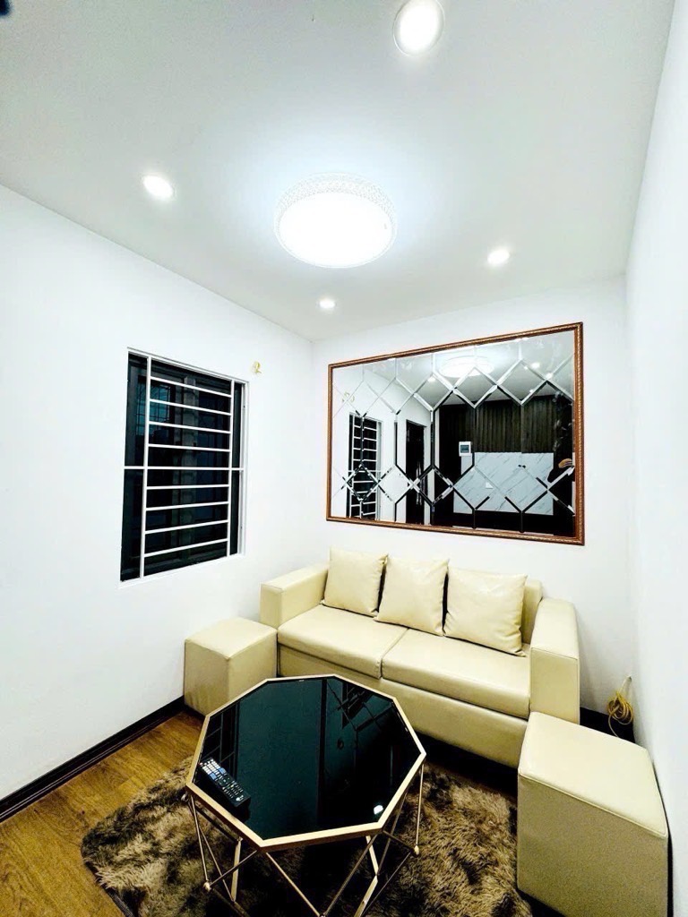 Chủ cần bán gấp căn hộ tập thể phố Kim Ngưu 3 phòng ngủ, sổ 40m2 giá chào 3.4 tỷ