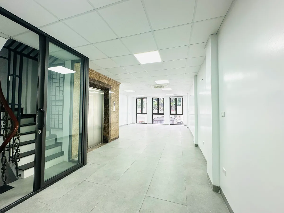 SIÊU PHẨM TÒA NHÀ PHÂN LÔ VIP CẦU GIẤY 9T THANG MÁY XỊN XÒ