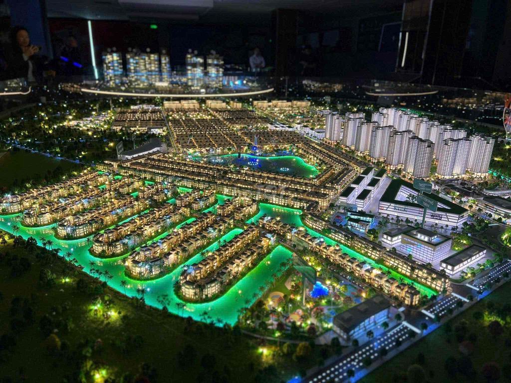 NHÀ PHỐ TM 3,7 Tỷ GIÁ CHỈ BẰNG CĂN HỘ - CƠ HỘI ĐẦU TƯ , Ở CÓ 102 TẠI VINHOMES Green City