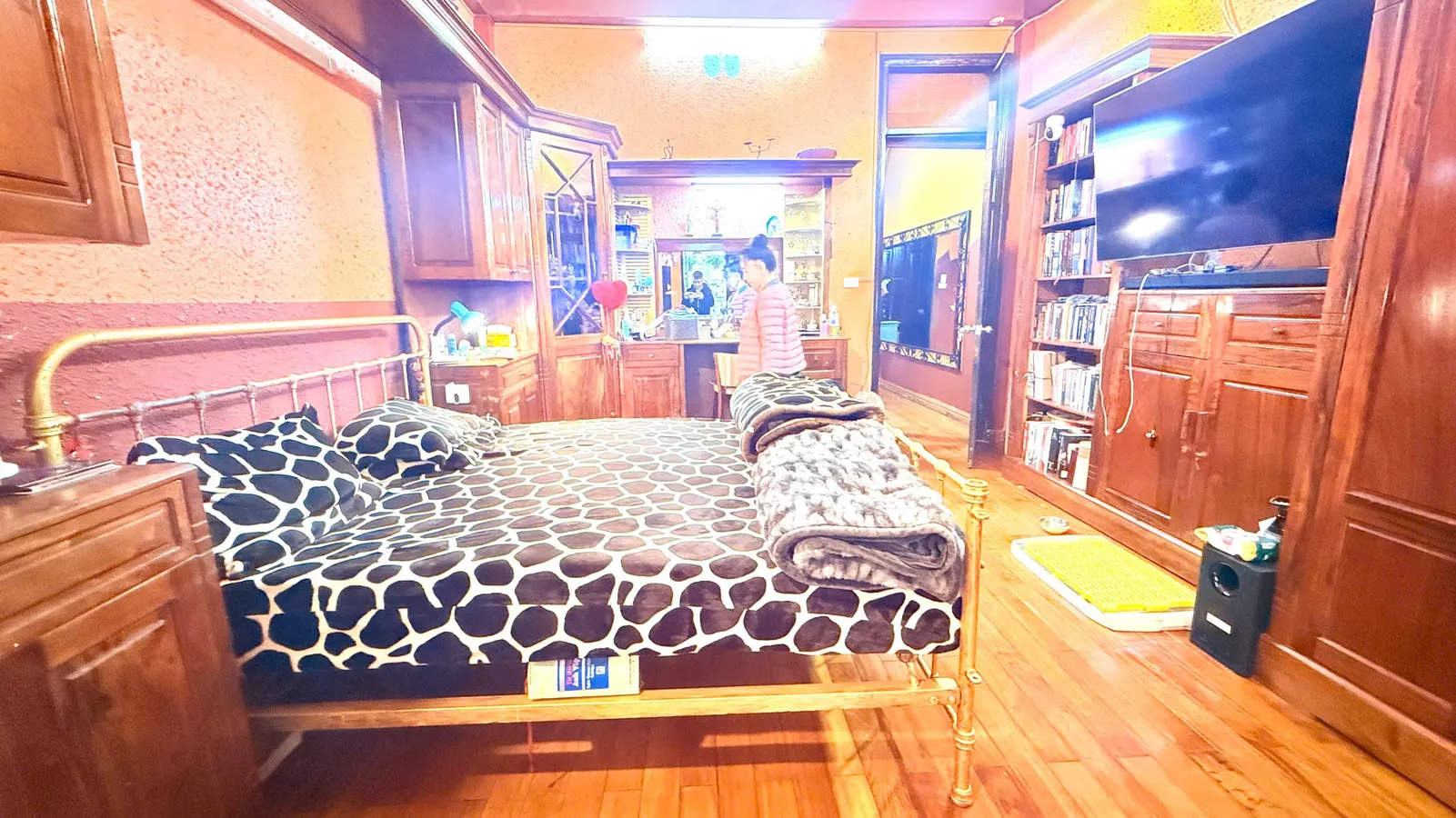 Bán Nhà Trần Quốc Hoàn. Cầu Giấy. Ô Tô. DT 50m2. MT 4,2m. 6 Tầng. Giá 17,9 Tỷ.