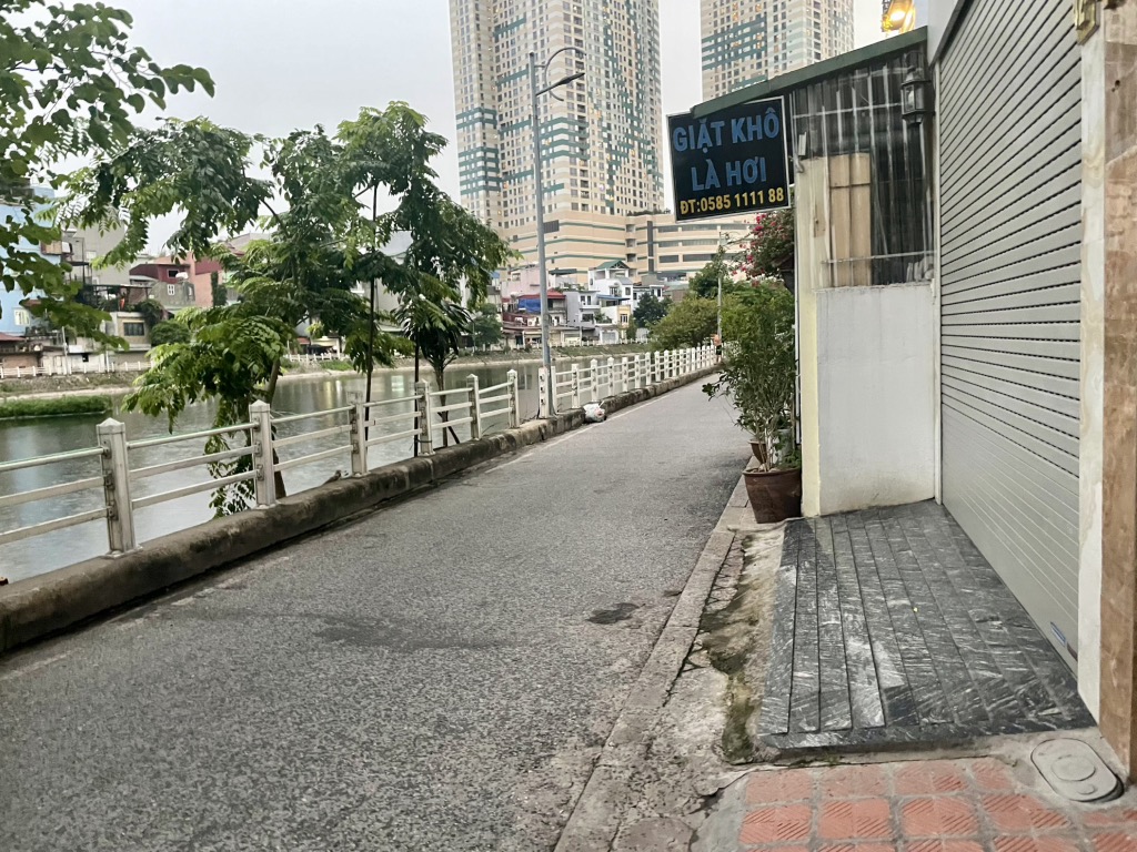 BÁN NHÀ LONG BIÊN 19 tỷ 70m VIEW HỒ,Ô TÔ ĐỖ CỬA,LONG BIÊN