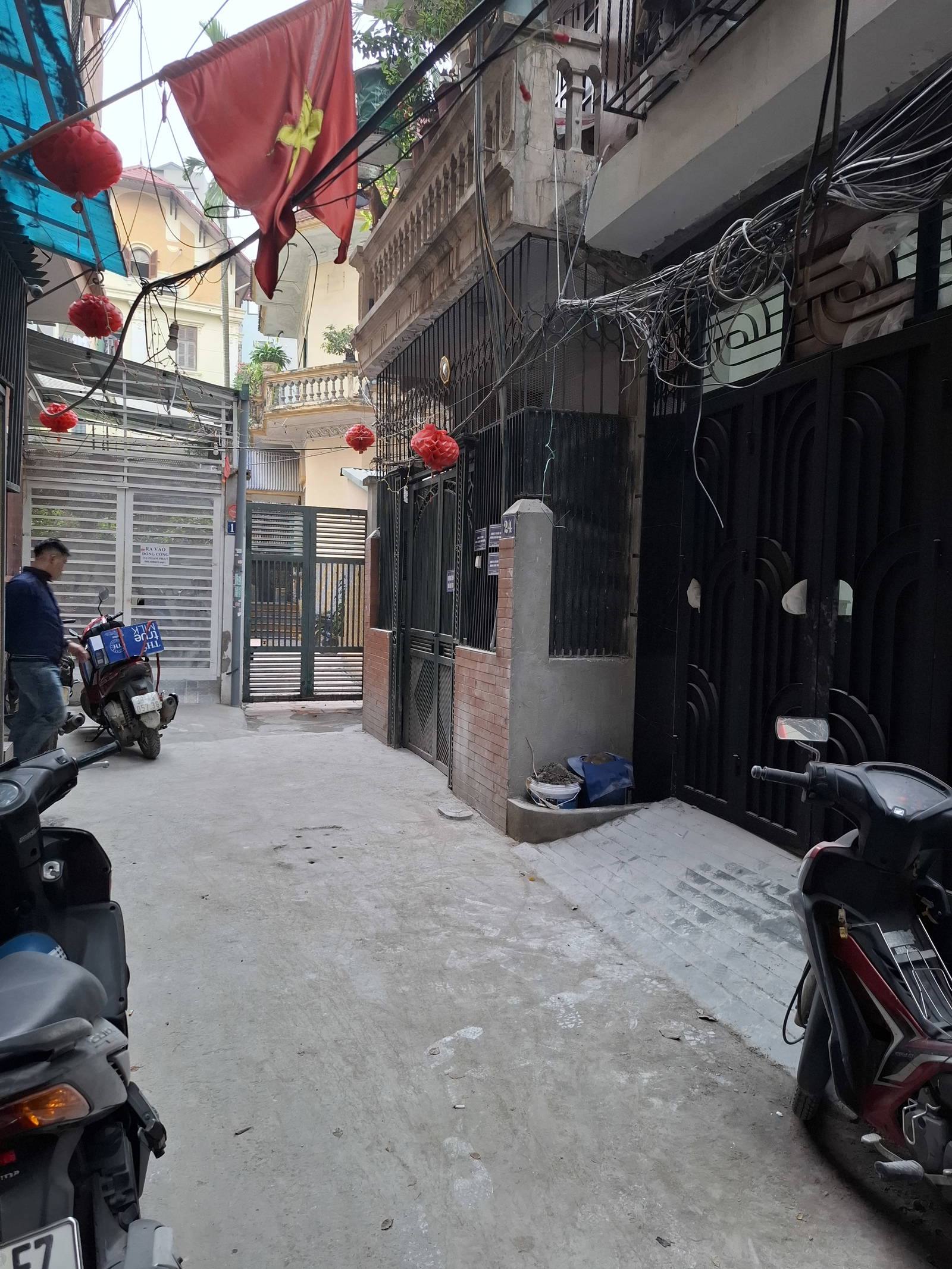 NHÀ ĐẸP HOA BẰNG -CĂN HỘ CC MI NI - CẦU THANG MÁY -DT 60M 6T, 15 PHÒNG NGỦ MT 4,5M NHỈNH 16 TỶ
