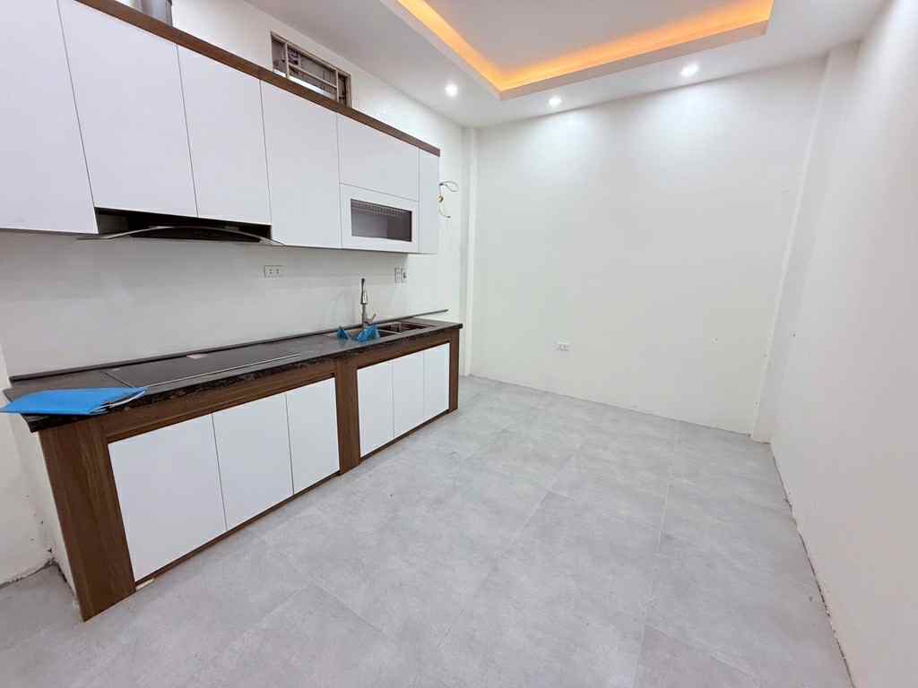 B.ÁN NHÀ CẦU DIỄN 5 TẦNG_Ô TÔ ĐỖ CỬA_KINH DOANH.