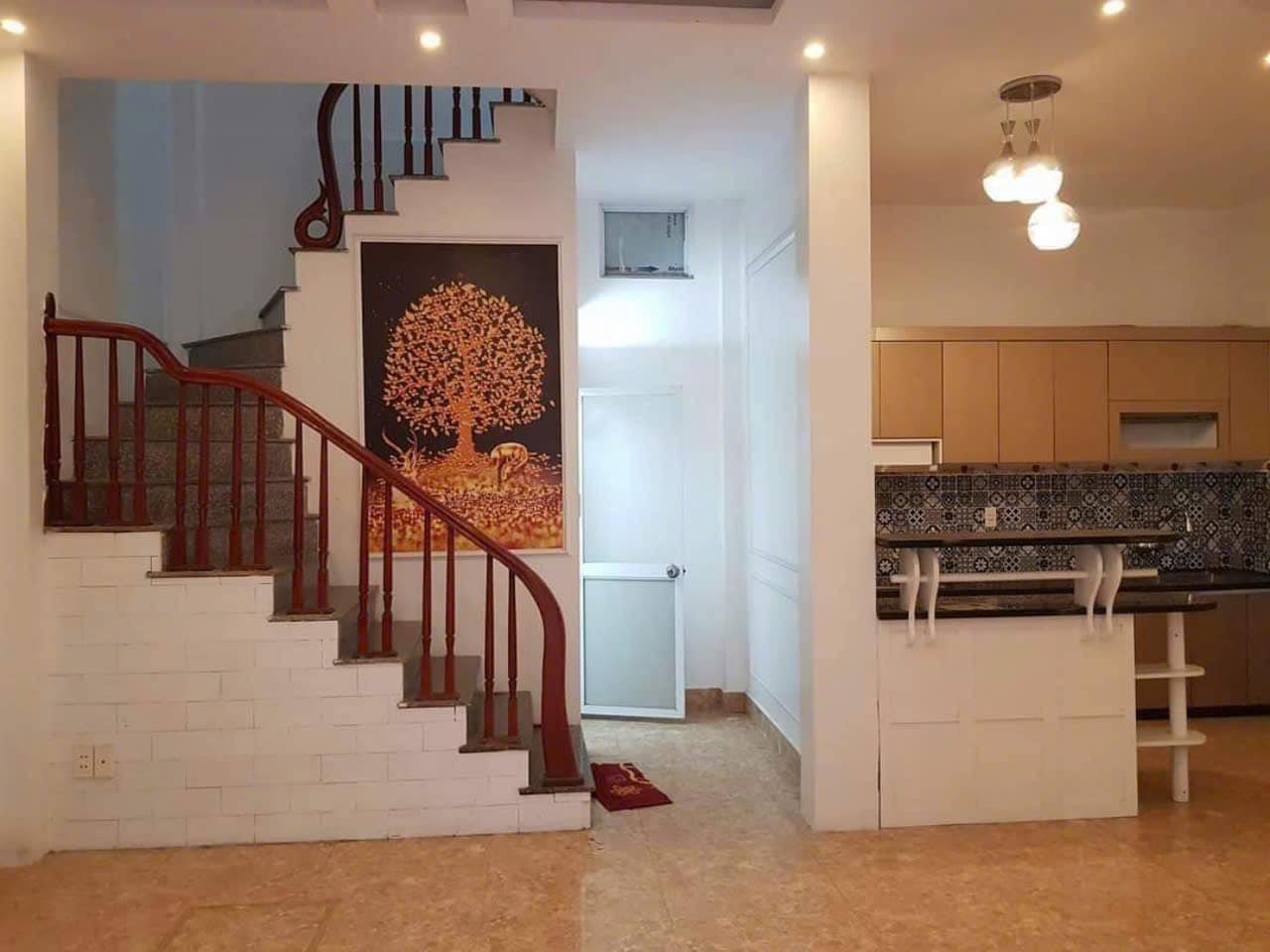 Bán nhà Đội Cấn 56m 3 tầng mặt tiền 4,5m giá chào 8,5 tỷ