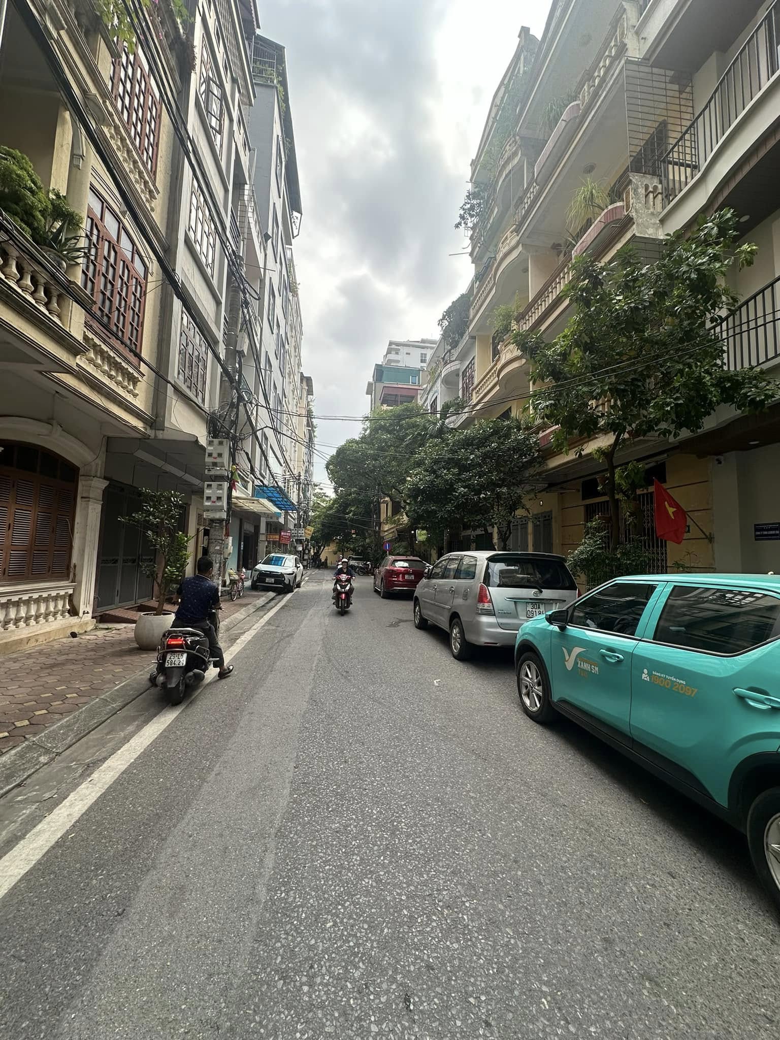 NHÀ RIÊNG PHỐ THÁI THỊNH, Ô TÔ VÀO NHÀ, DỪNG ĐỖ THOẢI MÁI, KINH DOANH SALON, CỬA HÀNG, VĂN PHÒNG - HƠN 15 TỶ