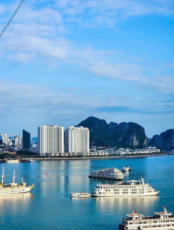 Cần bán Cắt Lỗ 800tr căn hộ 2Pn 53m2 View Biển tại chung cư The Sapphire, Bao biển Bến Đoan, Hạ Long.