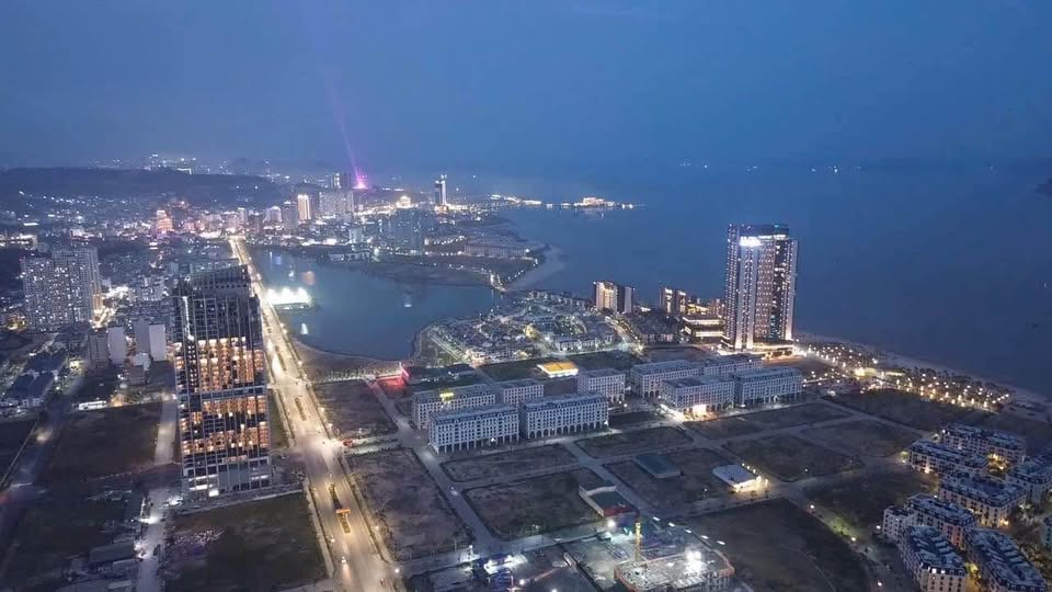 Chính chủ Bán căn hộ Studios 30m2 toà chung cư cao cấp ICON 40, trung tâm du lịch Bãi Cháy, Hạ Long.