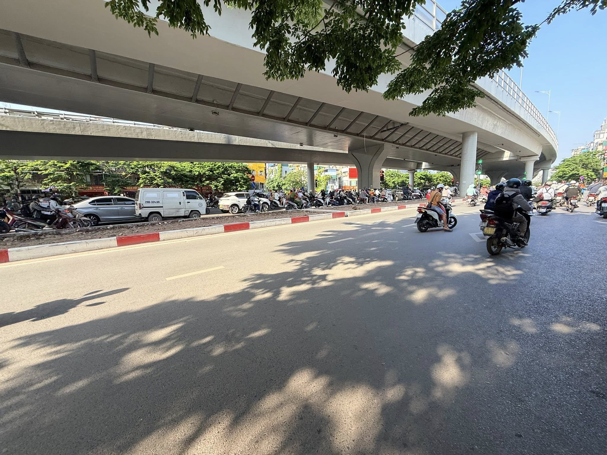 MẢNH ĐẤT HIẾM-Mặt Phố Đại La (Minh Khai) 192m/ MT 7.5m - 108 Tỷ, Sổ nở hậu đẹp