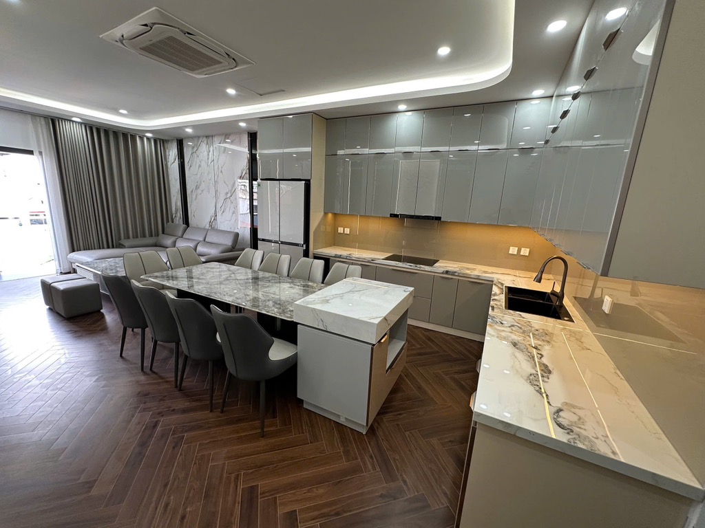 SIÊU PHẨM NGUYỄN VĂN CỪ-6T THANG MÁY,GARA ÔTÔ,KINH DOANH ĐỈNH- FULL NỘI THẤT HƠN 19 TỶ