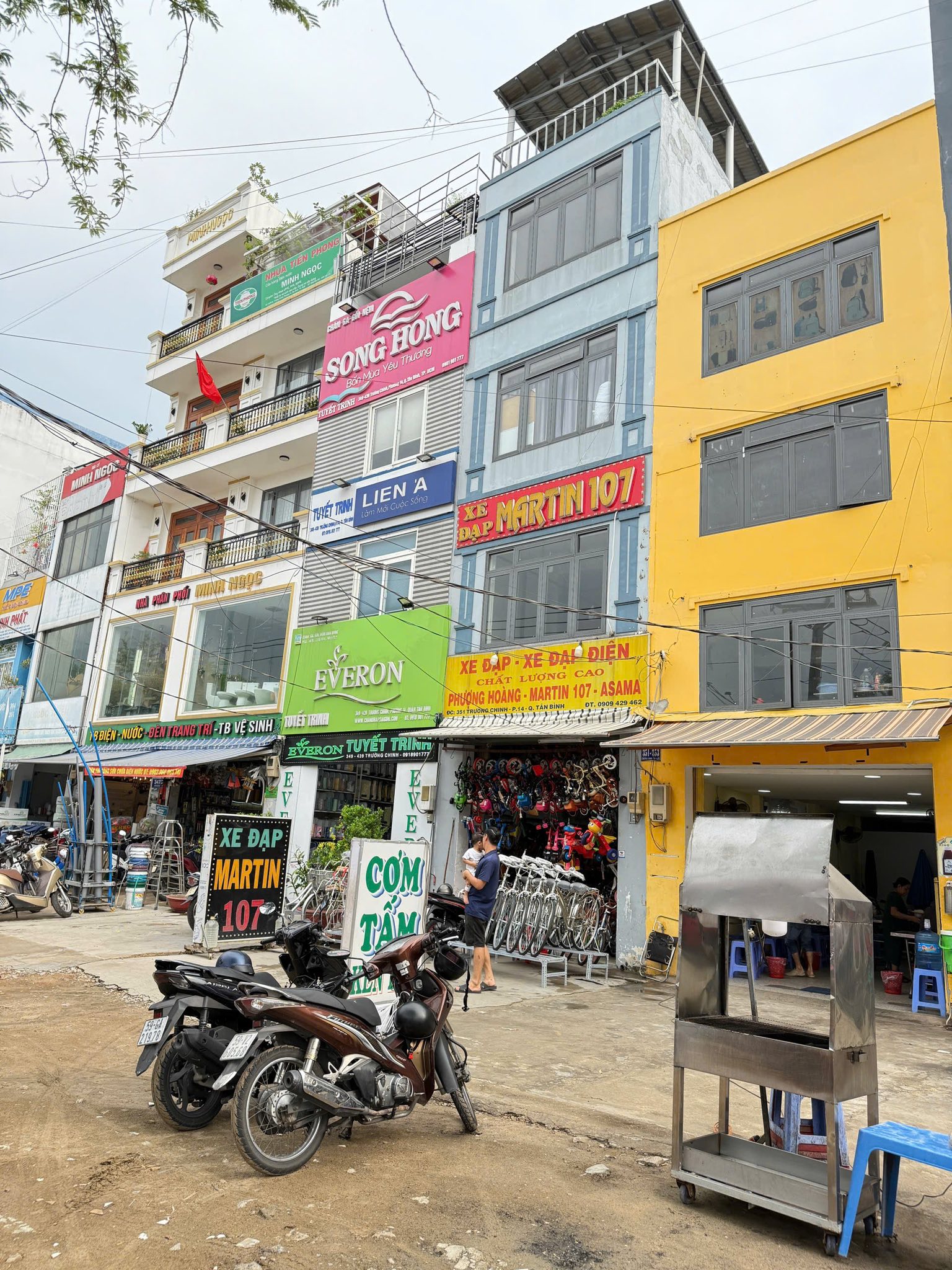 Cần bán nhà mặt tiền đường Trường Chinh, P.14, Q. Tân Bình. Diện tích 4x17m, giá 19 tỷ.