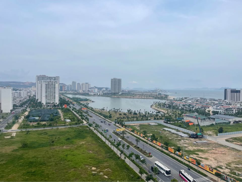 Do chuyển định cư, cần bán gấp căn hộ 1Pn + 1 63m2 View Biển trung tâm du lịch Bãi Cháy, Hạ Long.