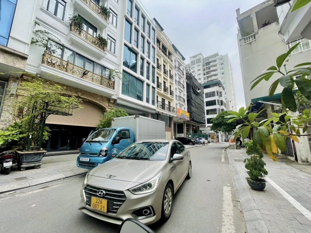 Bán nhà phố Láng Hạ, Đống Đa, ngõ ô tô, 76m2, 5 tầng, MT rộng, gần Rạp Chiếu Phim Quốc Gia, ở, làm VP 18.3 tỷ
