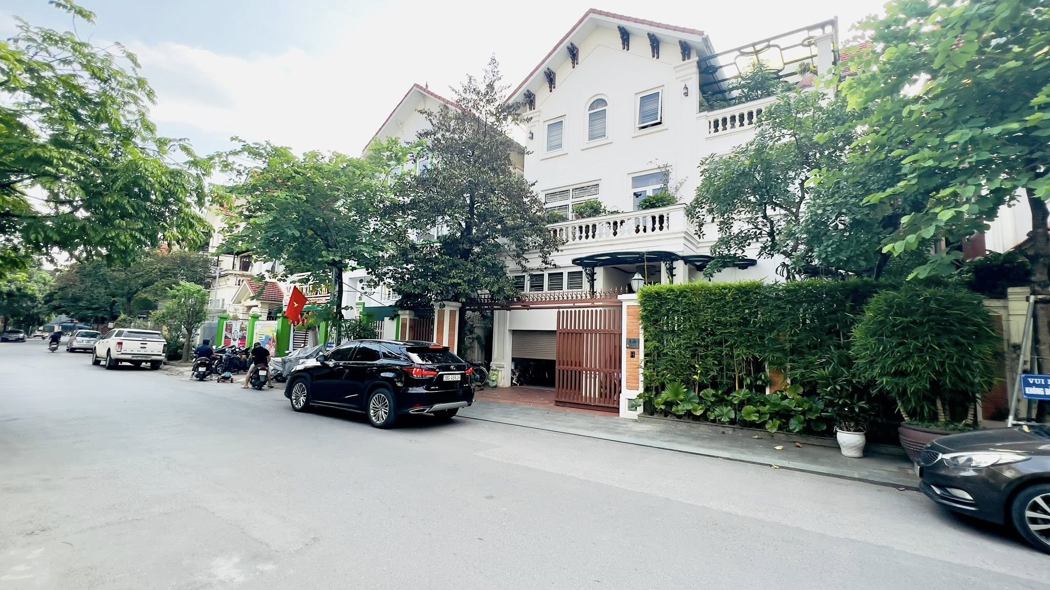 HIẾM - Bán Siêu Biệt thự Làng Việt Kiều Châu Âu 150/200m, 4 Tầng, MT 9m 49.5 Tỷ