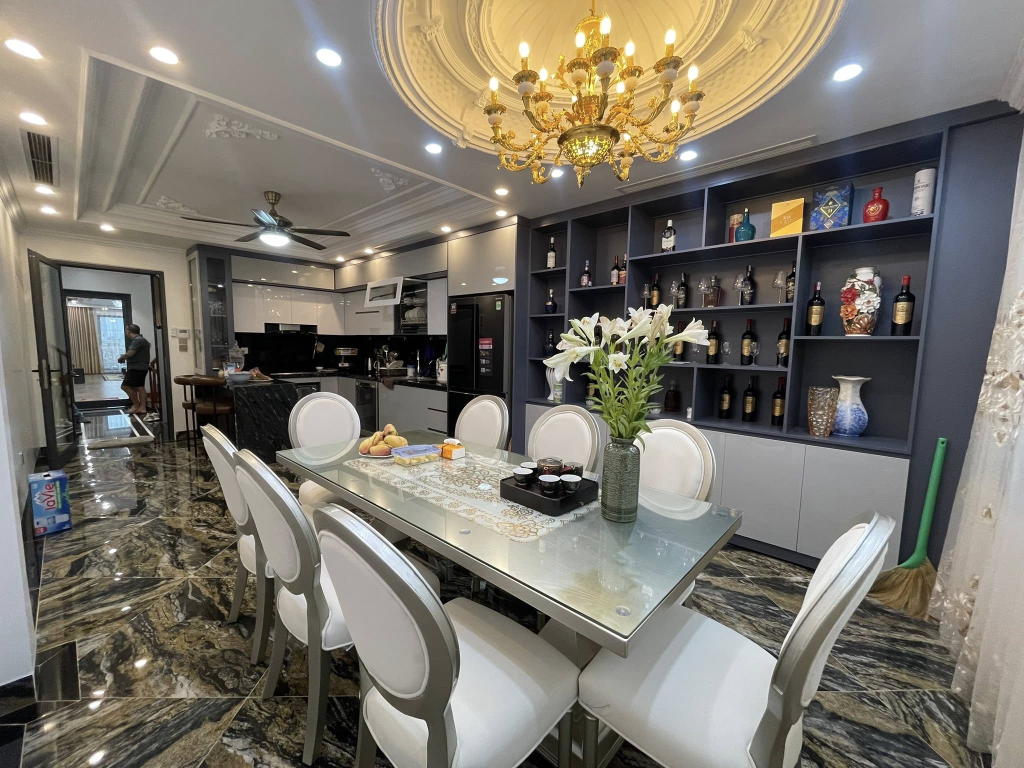 MẶT PHỐ NGÔ GIA TỰ-NHÀ ĐẸP DÂN XÂY-92M 30TỶ-THANG MÁY-FULL NỘI THẤT-KINH DOANH SIÊU ĐỈNH