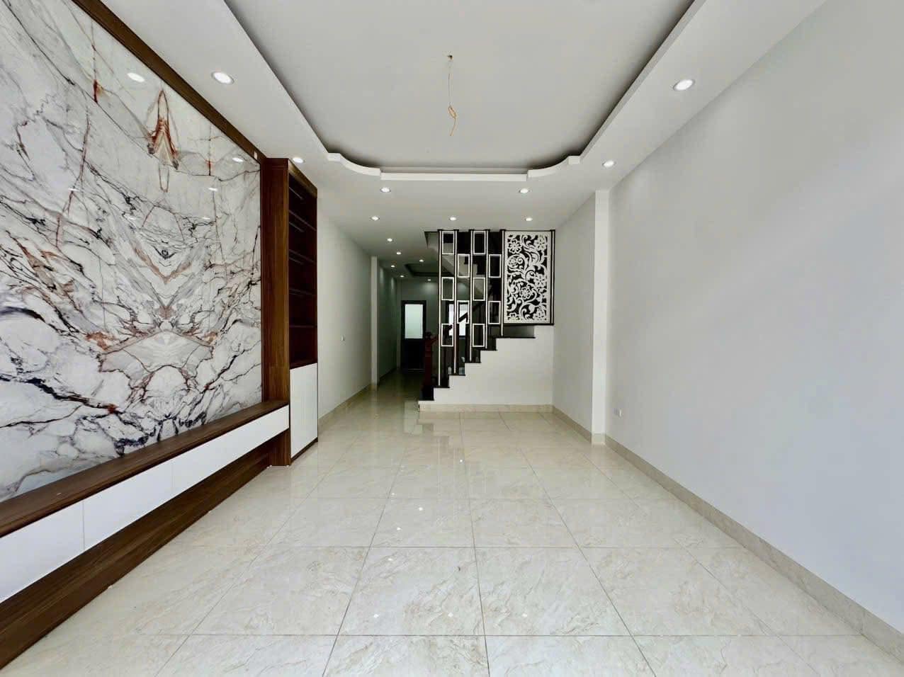 NHỈNH 7 TỶ _ NHÀ PHỐ LÊ QUANG ĐẠO, 47M2 X 5 TẦNG, GẦN PHỐ - Ô TÔ ĐỖ CỬA – NHÀ ĐẸP Ở LUÔN