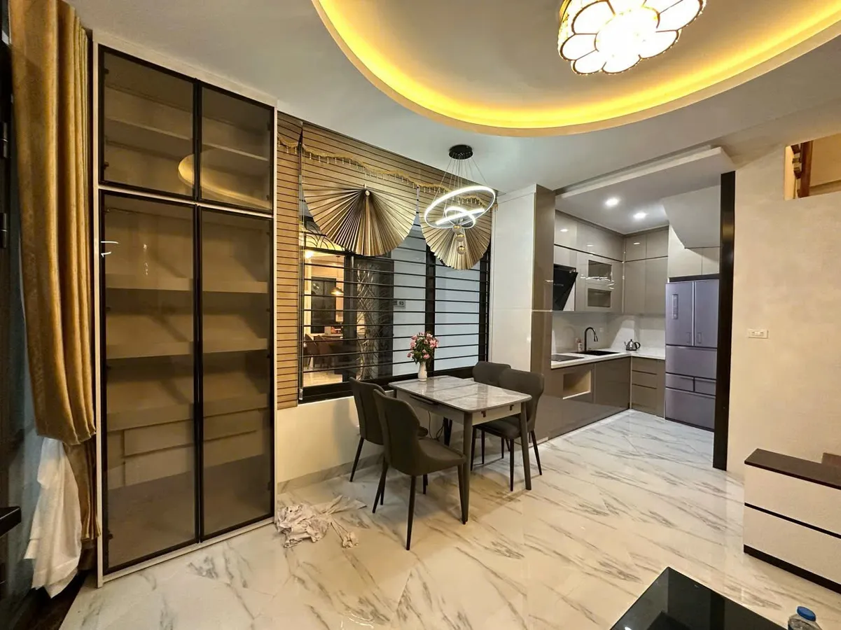 SIÊU PHẨM TRUNG TÂM CẦU GIẤY 5T THANG MÁY FULL NỘI THẤT
