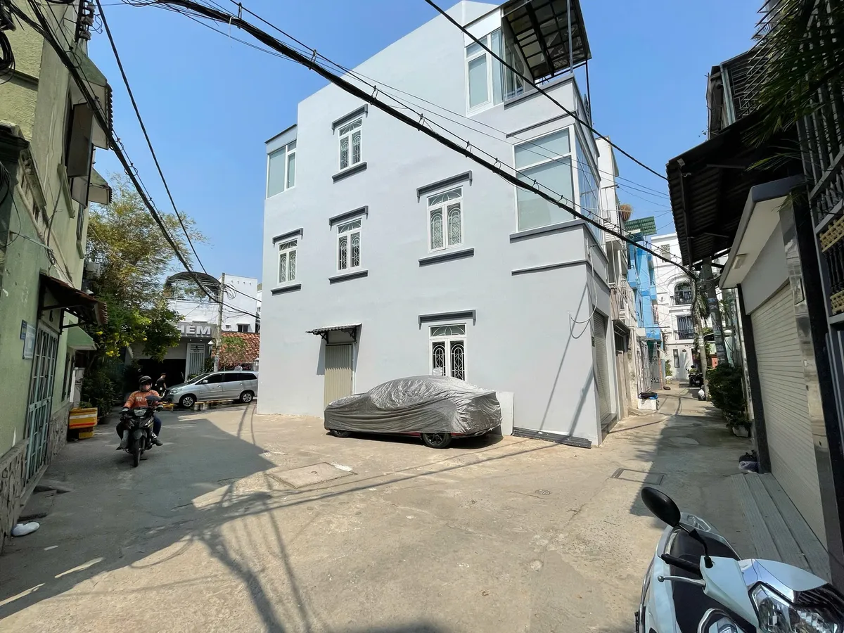 NHÀ GÓC MỚI ĐẸP Hoàng Hoa Thám, Bình Thạnh Hẻm Xe Hơi, 5PN, Giá Chỉ 9.2 Tỷ!