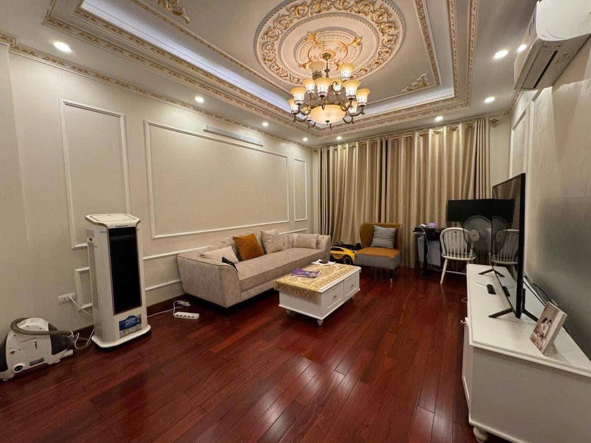 NHÀ PHÂN LÔ, VỊ TRÍ ĐẮT GIÁ, SÁT PHỐ, VỈA HÈ, Ô TÔ TRÁNH, KINH DOANH ĐỈNH QUẬN CẦU GIẤY.