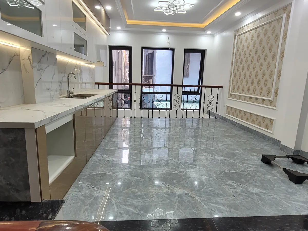 Bán Nhà Tây Sơn. Đống Đa. 6 Tầng Thang Máy. DT 39m2. MT 3,9m. Giá 13,5 Tỷ.