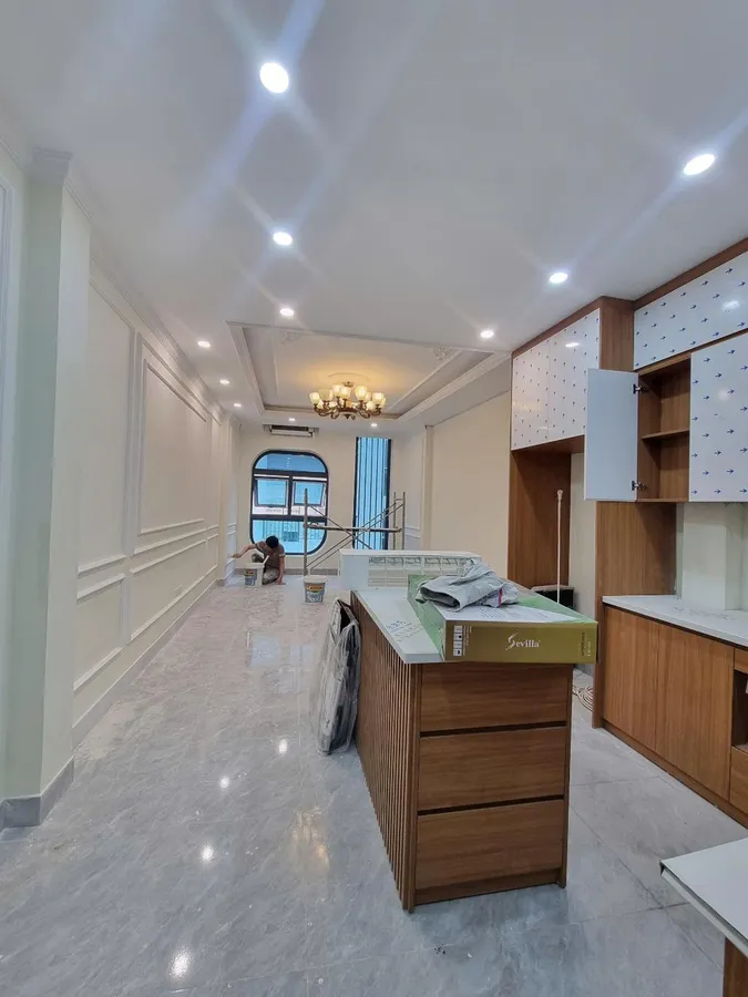 PHÂN LÔ NGUYỄN VĂN HUYÊN 6T THANG MÁY OTO ĐỖ CỬA