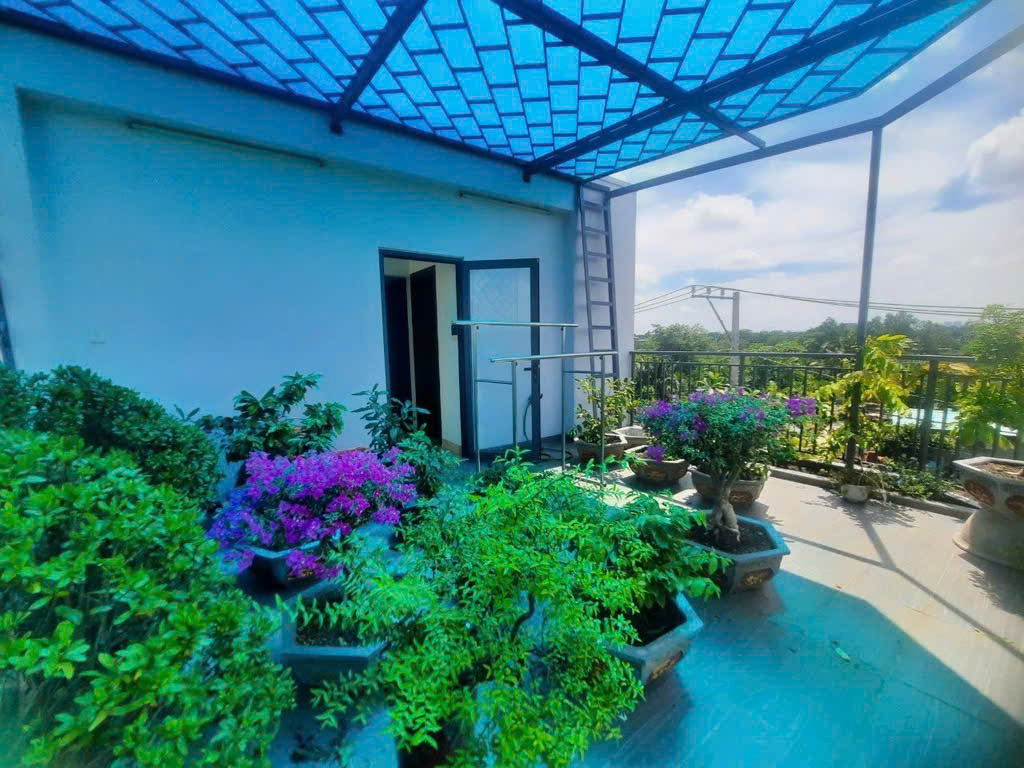 Nhà đẹp lô góc xung quanh cây xanh mát mẻ gần mé sông 80M2 - Giá hơn 4 tỷ