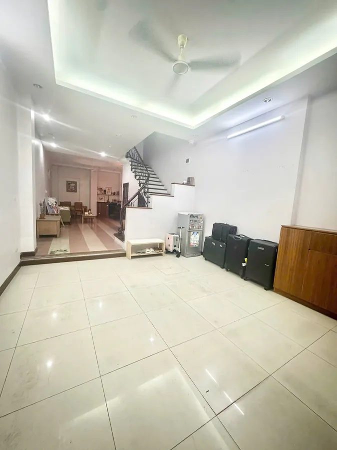 Bán Nhà Phố Nguyễn Chí Thanh 65m2 x 5 Tầng MT 4.5 M Ô tô Đỗ Cửa NGõ Thông Q. Đống Đa