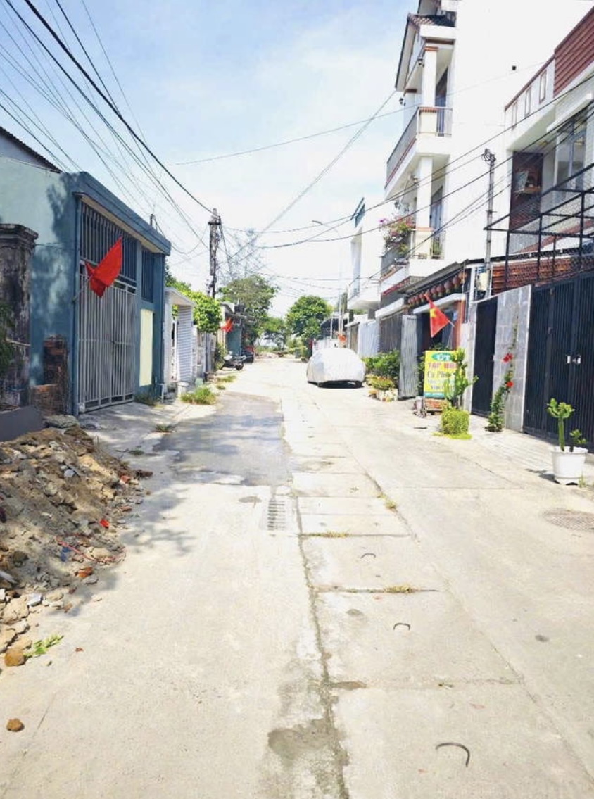 Nhà cấp kiệt oto Lê Văn Hiến . DT:86,8 . Ngang 5m