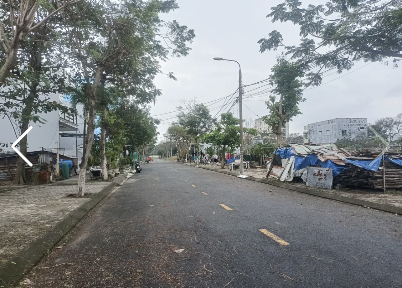 225m2