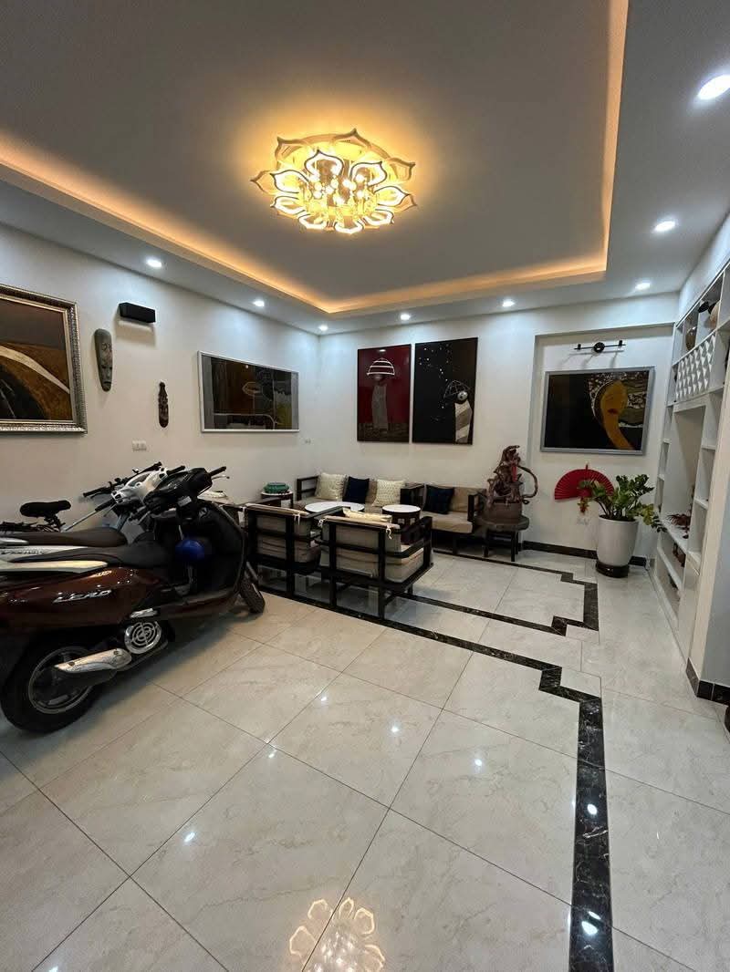 BA ĐÌNH-KIM MÃ - NGÕ RỘNG THOÁNG- 30M RA PHỐ - GIẾNG TRỜI CÓ Ô CHỜ THANG MÁY GIA ĐÌNH- NHÀ ĐẸP DÂN XÂY- FULL NỘI THẤT