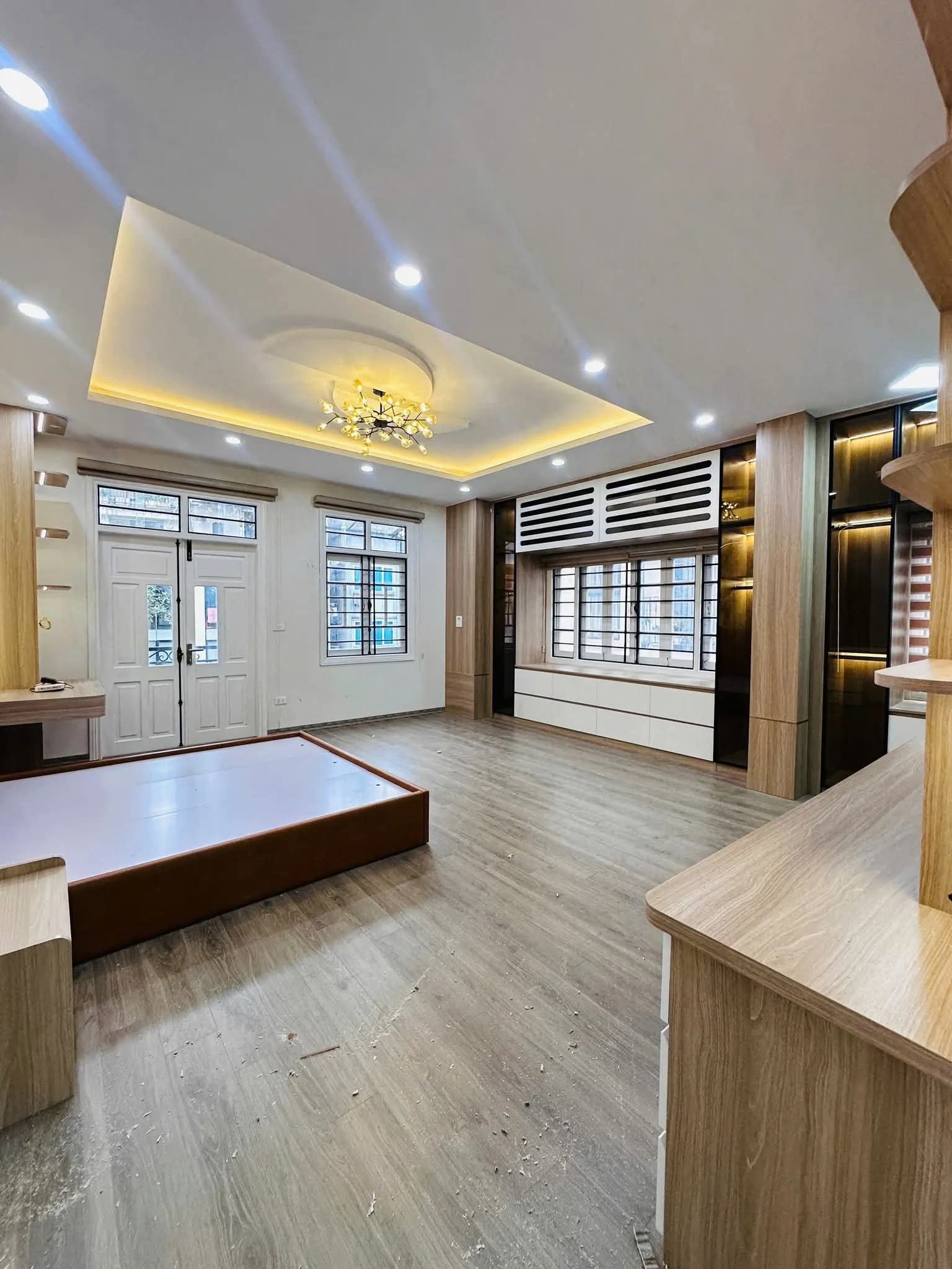 NHÀ ĐẸP ĐỐNG ĐA - 1 MẶT PHỐ , 1 MẶT NGÕ - SỔ VUÔNG HOA HẬU - MẶT TIỀN QUYỀN LỰC - KINH DOANH