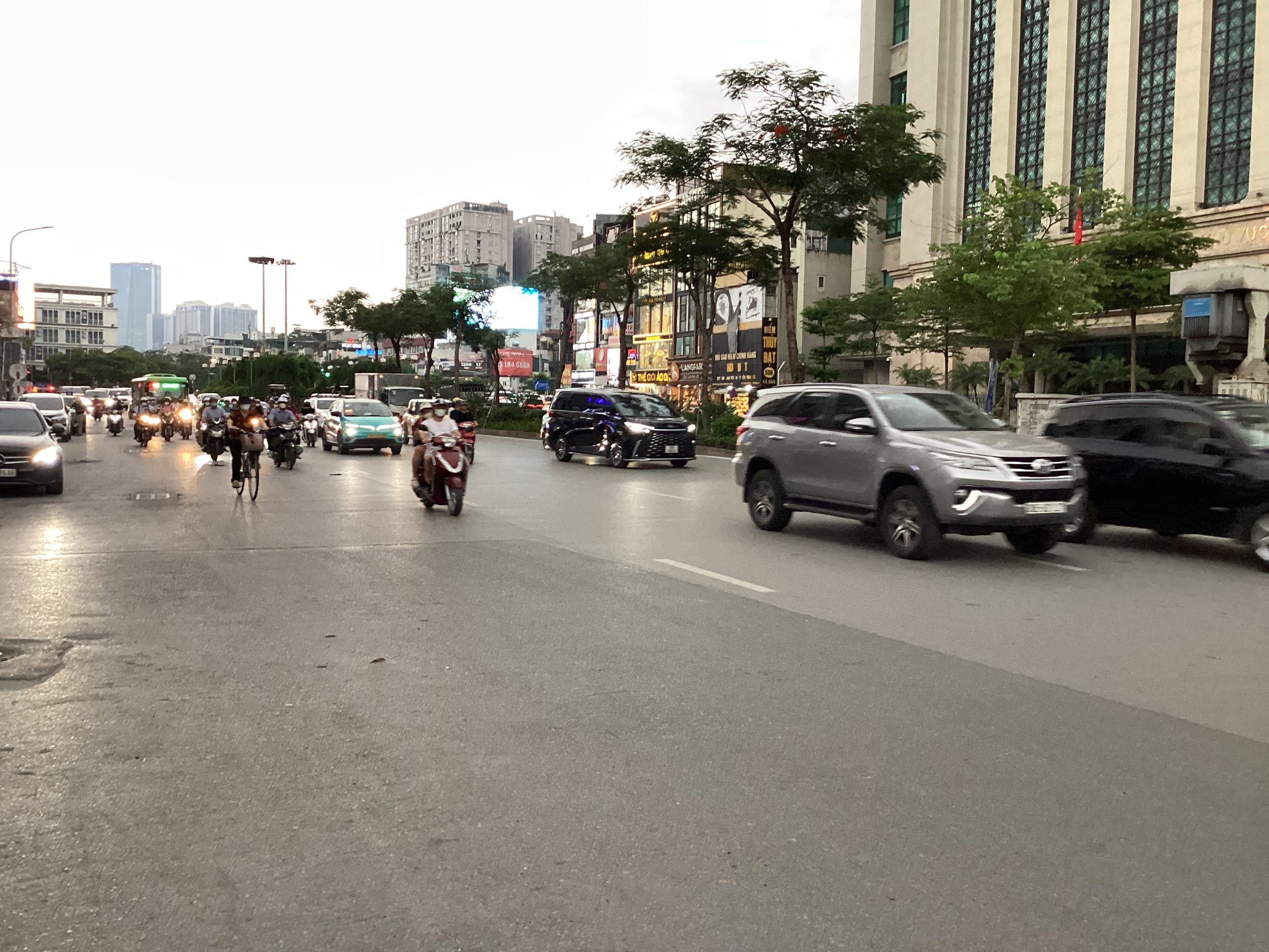 BÁN NHÀ XÃ ĐÀN. ĐỐNG ĐA 50M,MT 7M 6 TẦNG THANG MÁY NGÕ RỘNG, NHỈNH 11 TỶ