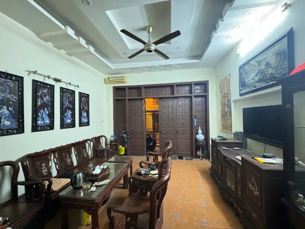 BÁN NHÀ NGÕ XÃ ĐÀN GẦN PHẠM NGỌC THẠCH . TÔN ĐỨC THẮNG. NGUYỄN LƯƠNG BẰNG. 74m 3 TẦNG MT4,6 Nhỉnh 16 tỷ Sổ đỏ Nở Hậu. có khe thoáng 50cm phía sau
